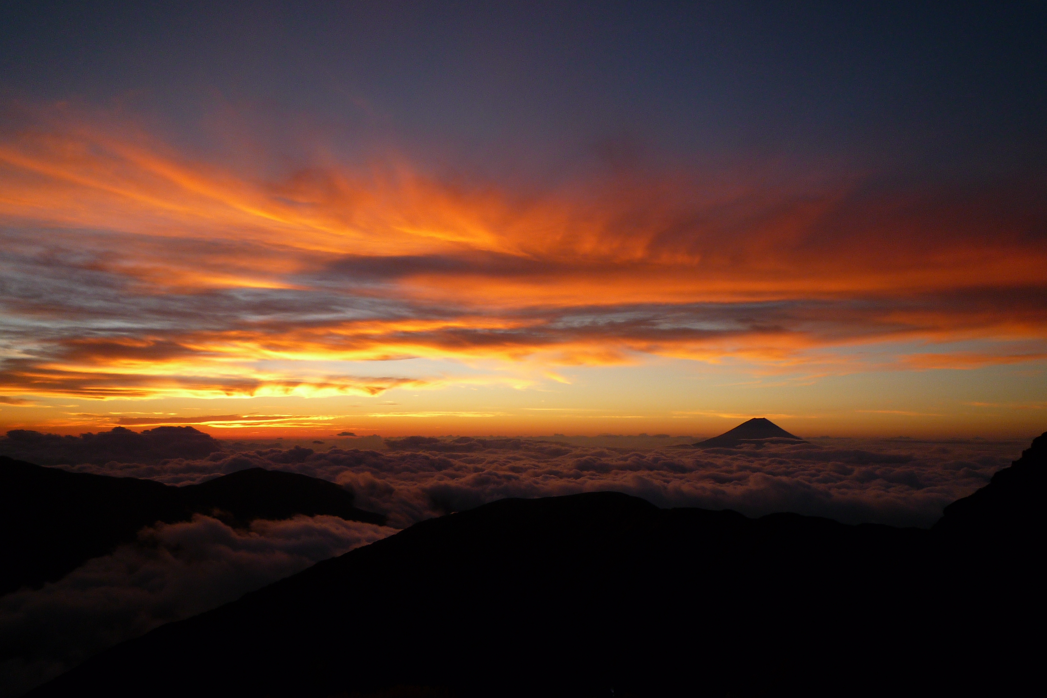 富士山を彩る日の出
