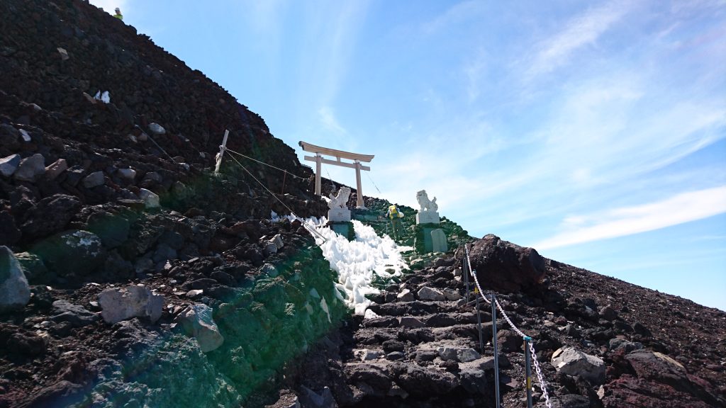 富士吉田ルートの山頂付近