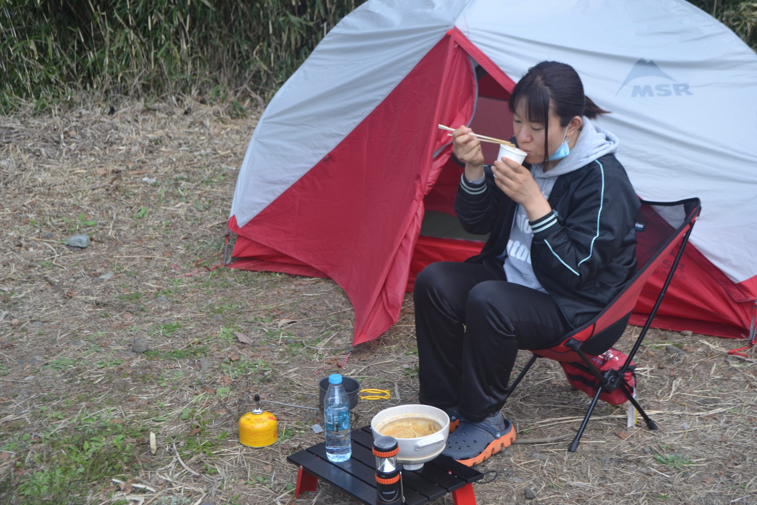 初めてのソロキャンプ 初心者女子1人でも大丈夫 Msr テントを建てました そらのしたスタイル