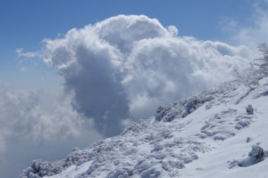 防寒具や雨具の必要性